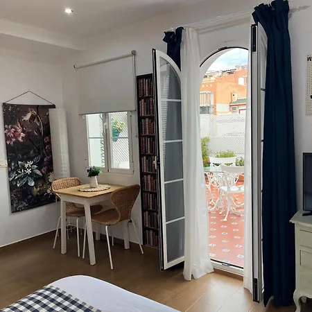 Estudio Luminoso Cerca De La Playa * نيرخا